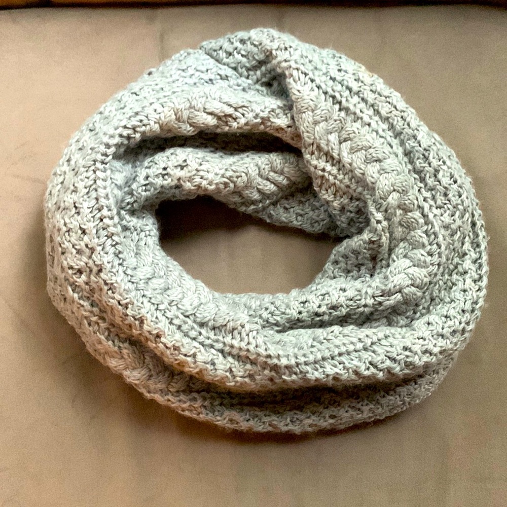 Gap Knit Wool Acrylic Circle Wraparound Infinity  Scarf